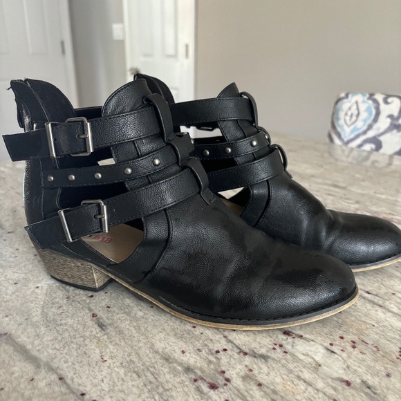 JustFab Women Morissa Black Ankle Boots - Size 10 - Picture 2 of 6